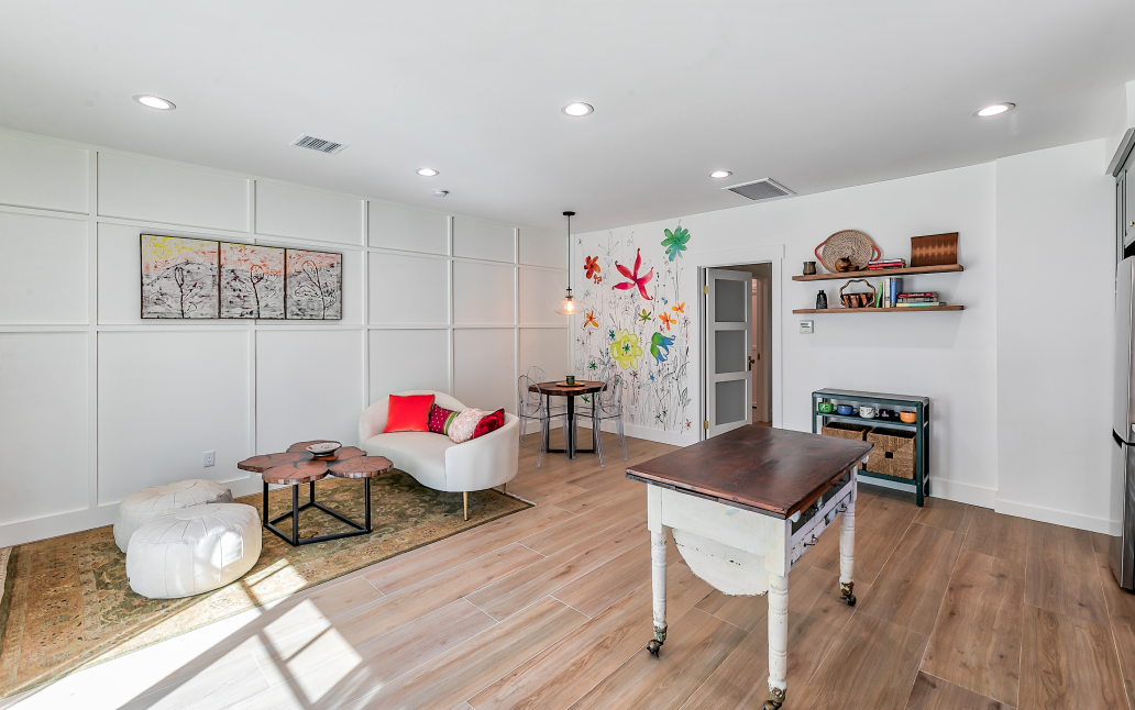 airbnb adu